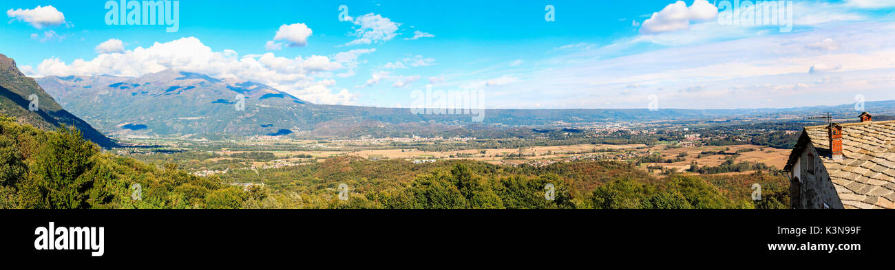 Vista panoramica della Serra di Ivrea, una lunga collina creata durante l'ultima glaciazione, Italia Foto Stock