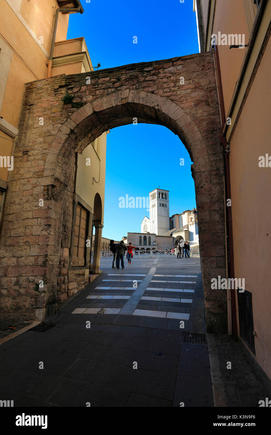 Vista di San Francesco e Basilica di Assisi village, comprensorio di Perugia, Umbria, Italia Foto Stock
