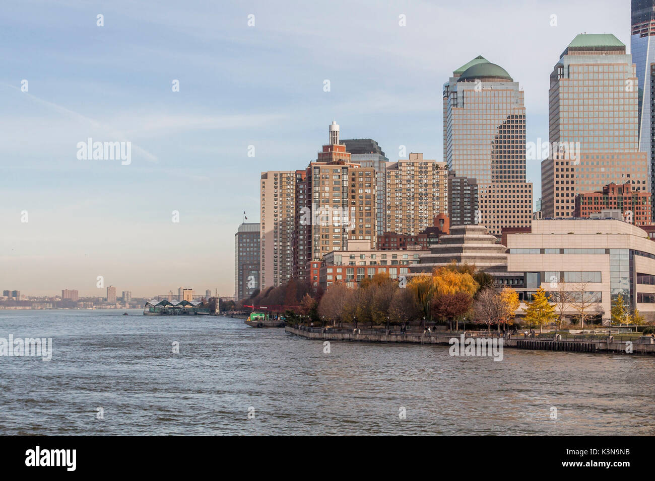Il centro di Manhattan attraverso il fiume Hudson, New York Manhattan, Stati Uniti d'America Foto Stock