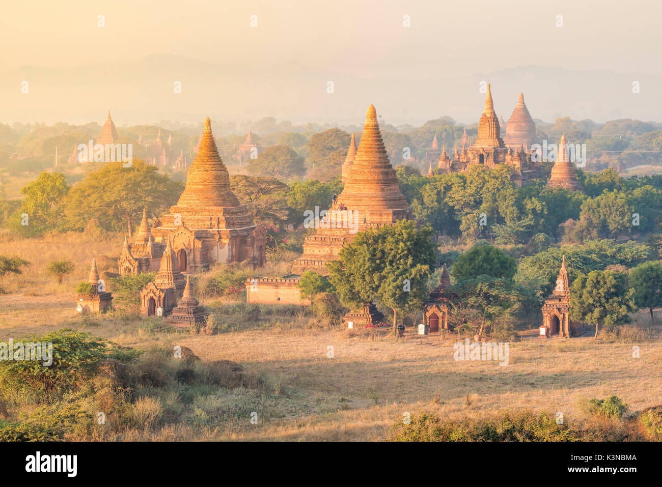 Bagan, Mandalay regione, Myanmar (Birmania). Pagode e templi di sunrise. Foto Stock