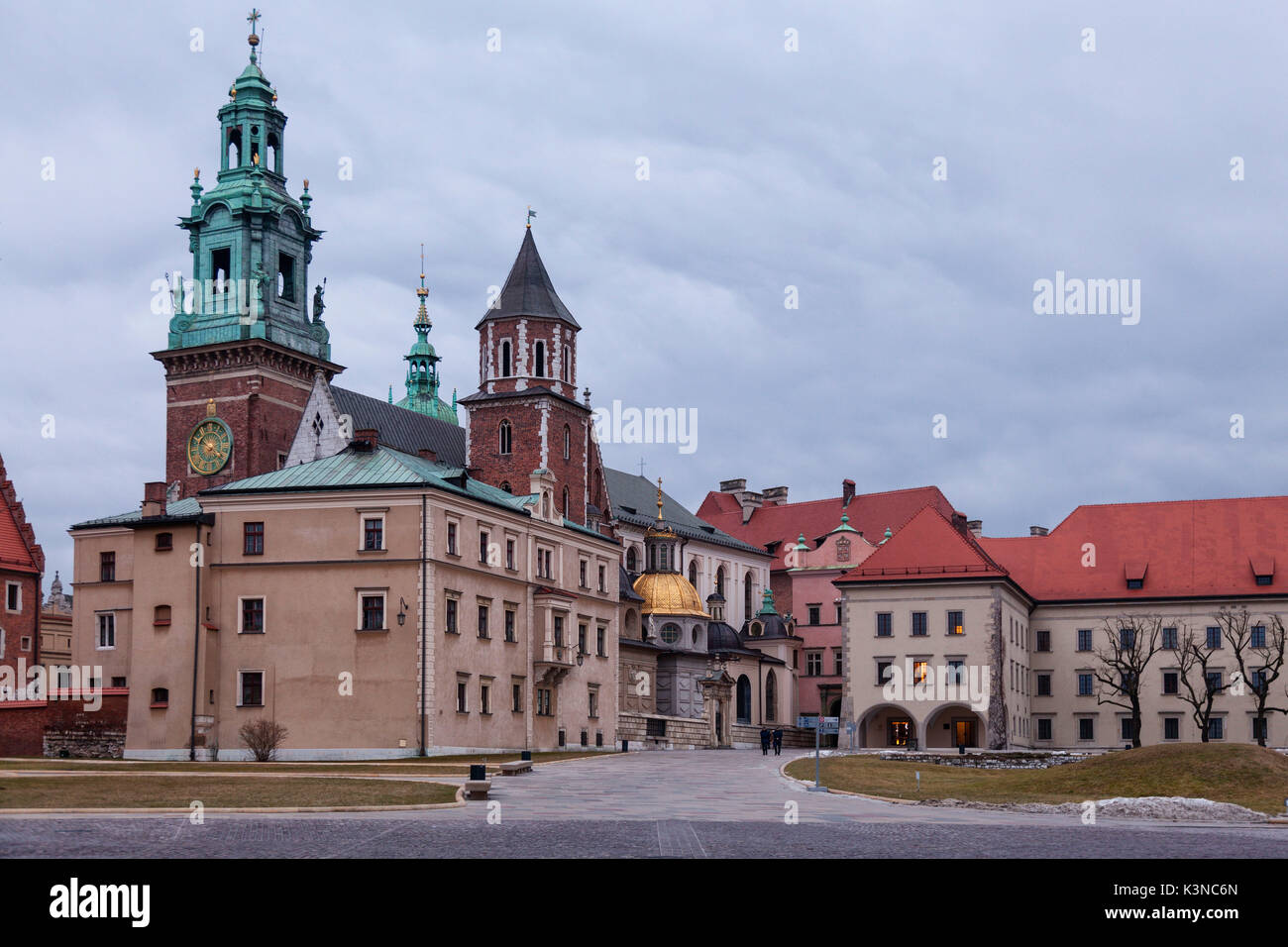 Cracovia in Polonia. Il castello e la cattedrale del Wawel a Cracovia, Polonia. All'interno del castello è conservato il famoso dipinto 'Lady con un Emine"di Leonardo da Vinci Foto Stock