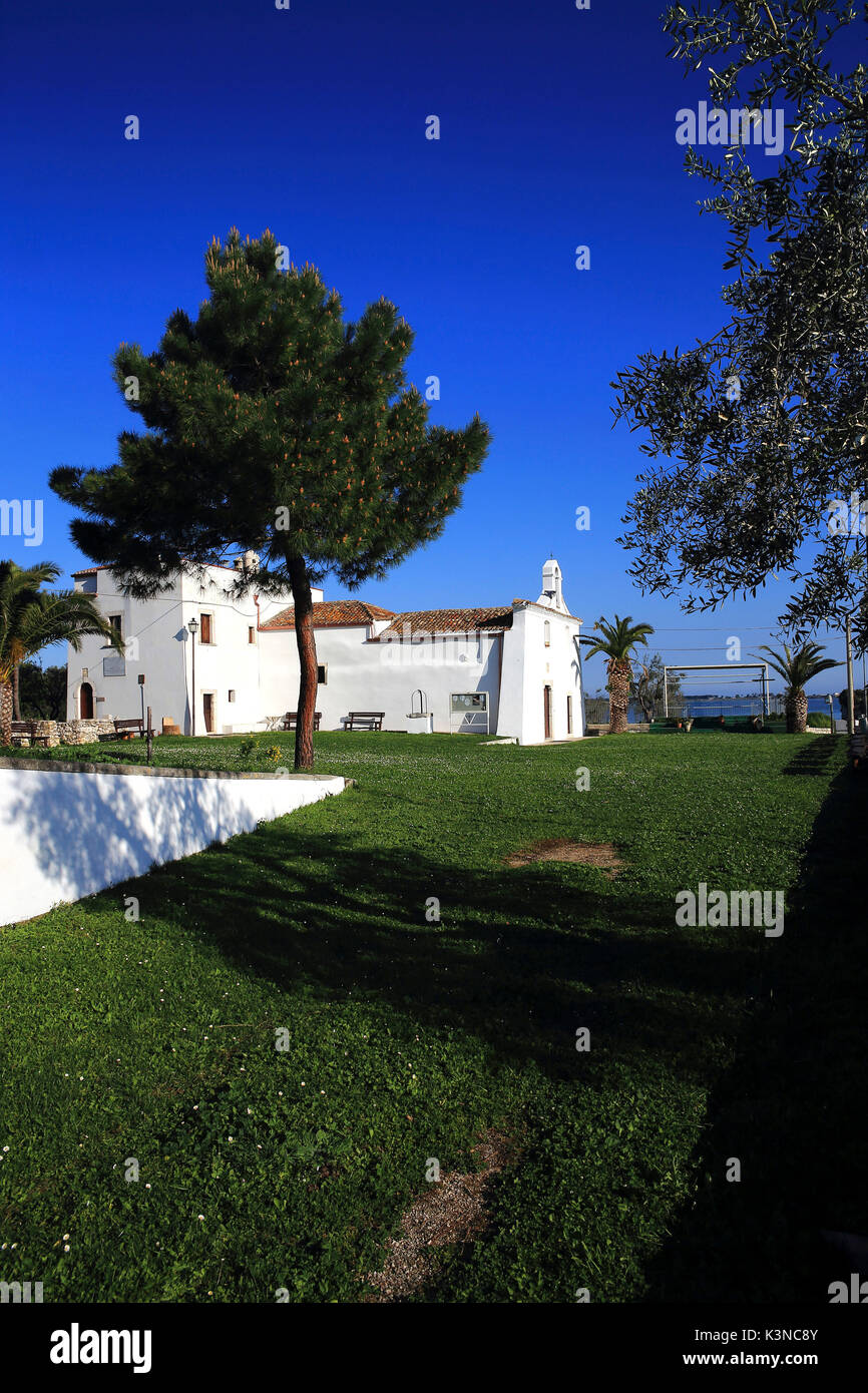 Il Crocifisso di Varano, molto importante sito cristiana sul lago di Varano, Puglia, Italia Foto Stock