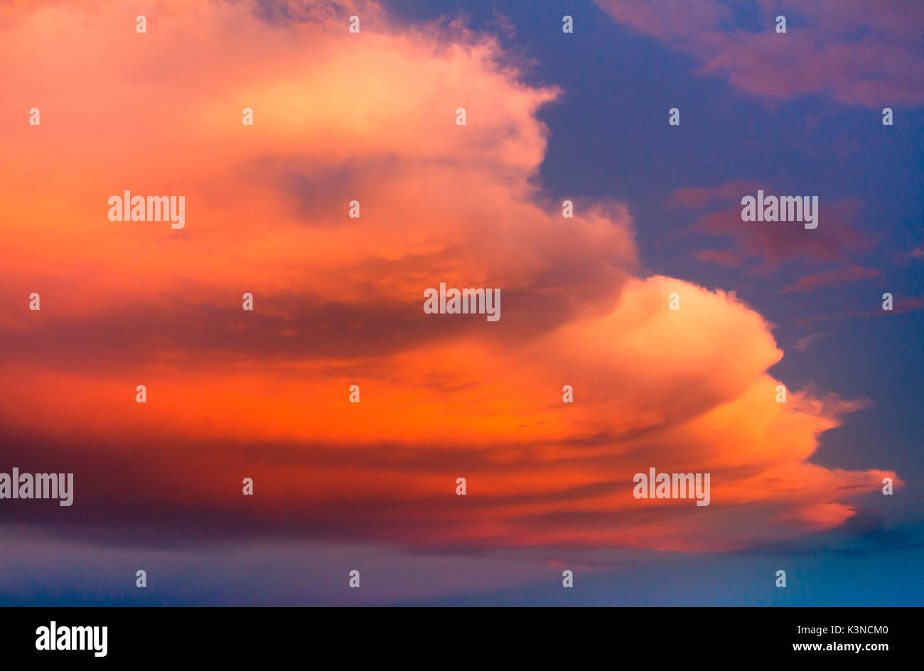 Magic nuvole nel cielo al tramonto Foto Stock