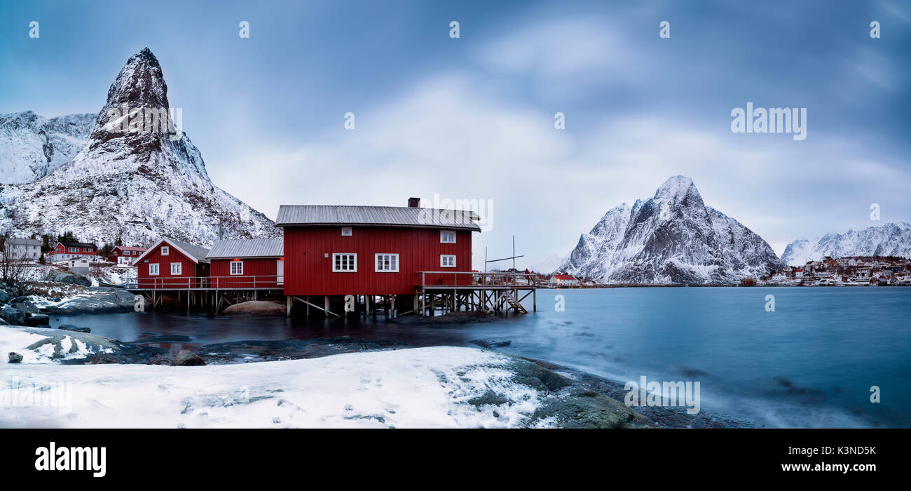 Isole Lofoten,Norvegia Un rorbu pescatori presi durante una fredda giornata invernale Gennaio 2015 Foto Stock