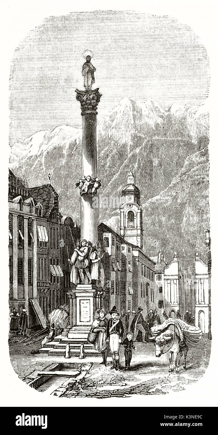 Antico scorcio di Innsbruck, Austria. vista frontale sul Sant'Anna Colonna con persone, gli edifici e le montagne sullo sfondo. Da autore non identificato pubblicato il Magasin pittoresco Parigi 1839 Foto Stock