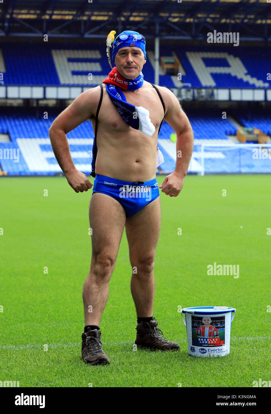 Michael Cullen aka Speedo Mick durante la Bradley Lowery carità corrispondono a Goodison Park di Liverpool. Stampa foto di associazione. Picture Data: domenica 3 settembre 2017. Vedere PA storia SOCCER Lowery. Foto di credito dovrebbe leggere: Peter Byrne/filo PA. Restrizioni: nessun uso non autorizzato di audio, video, dati, calendari, club/campionato loghi o 'live' servizi. Online in corrispondenza uso limitato a 75 immagini, nessun video emulazione. Nessun uso in scommesse, giochi o un singolo giocatore/club/league pubblicazioni. Foto Stock