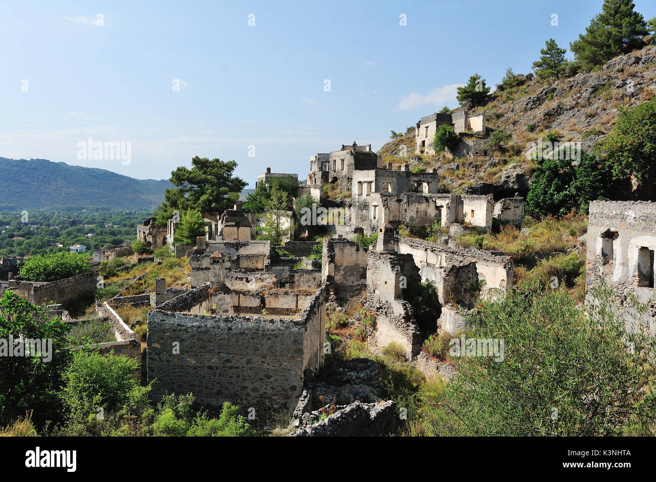 Una vista del cliffside città di kayakoy in fethiye, Turchia. Foto Stock