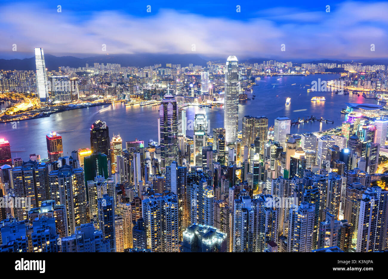 Vista panoramica della città di Hong kong skyline notturno Foto Stock