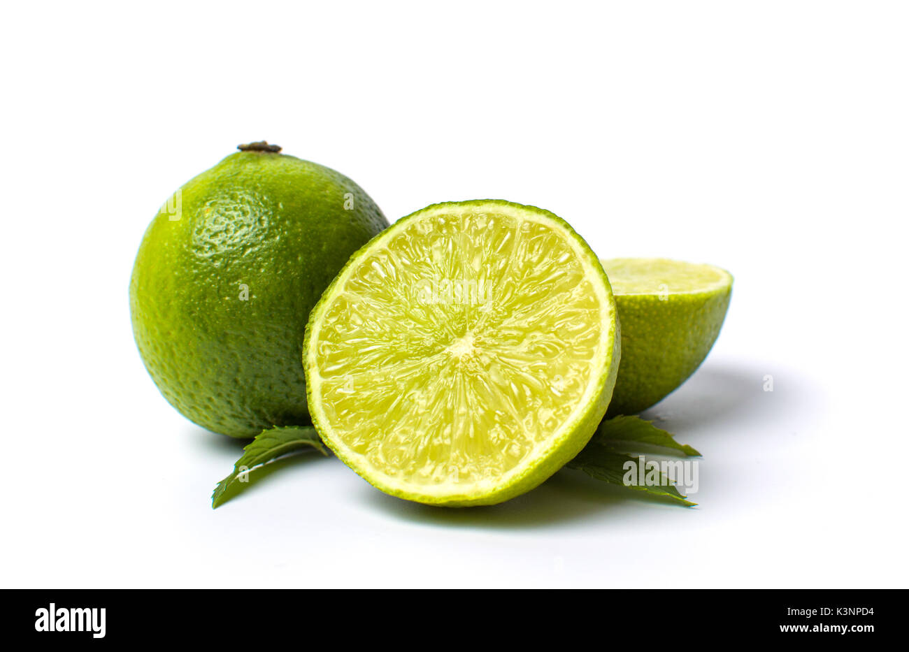 Verde lime ingrediente alimentare frutto isolato su bianco Foto Stock