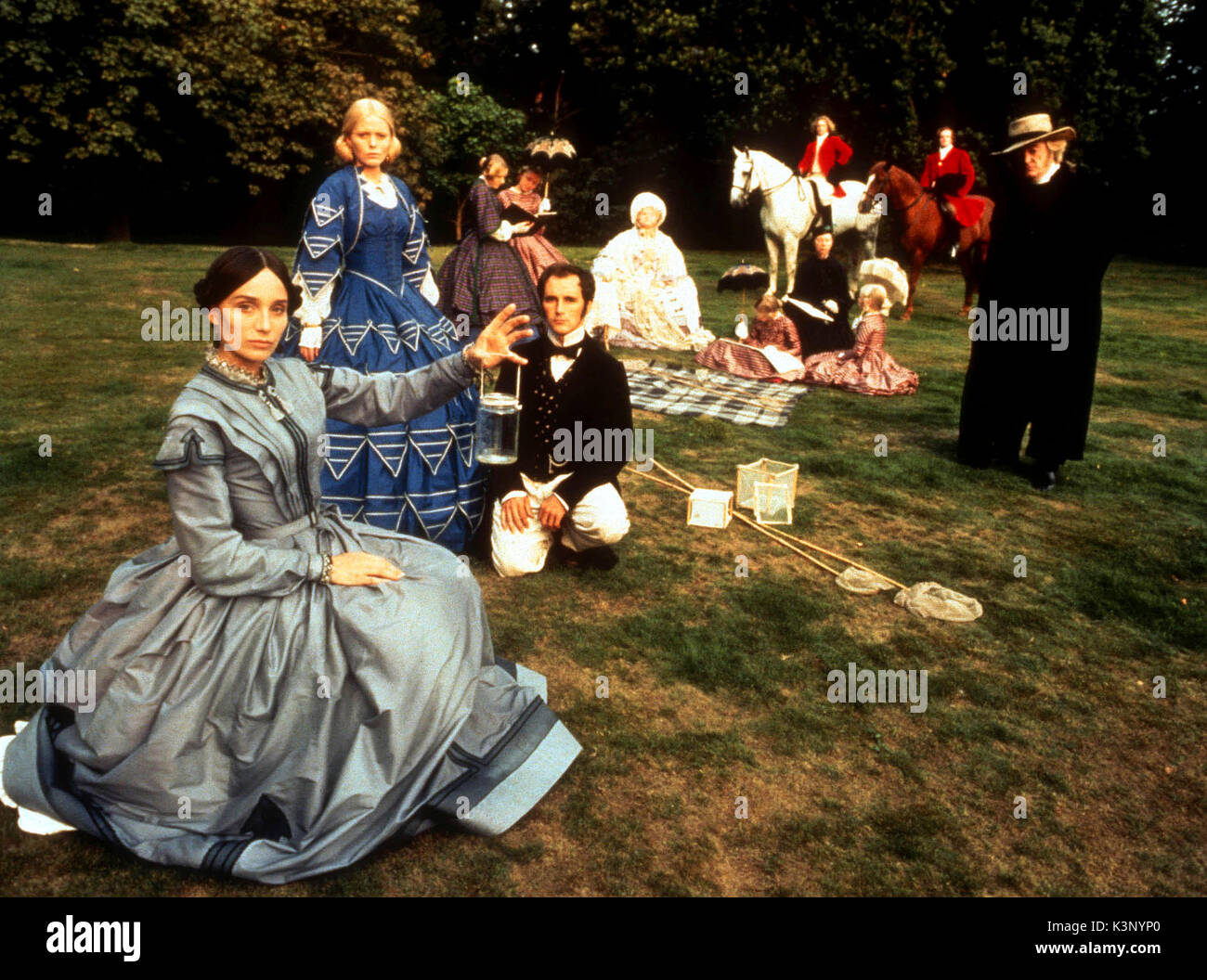 Angeli e insetti [US / BR 1995] [L-R] Kristin Scott Thomas, Patsy Kensit, MARK RYLANCE, [?], [?], ANNETTE BADLAND, DOUGLAS HENSHALL, ANNA MASSEY, [?], JEREMY KEMP data: 1995 Foto Stock