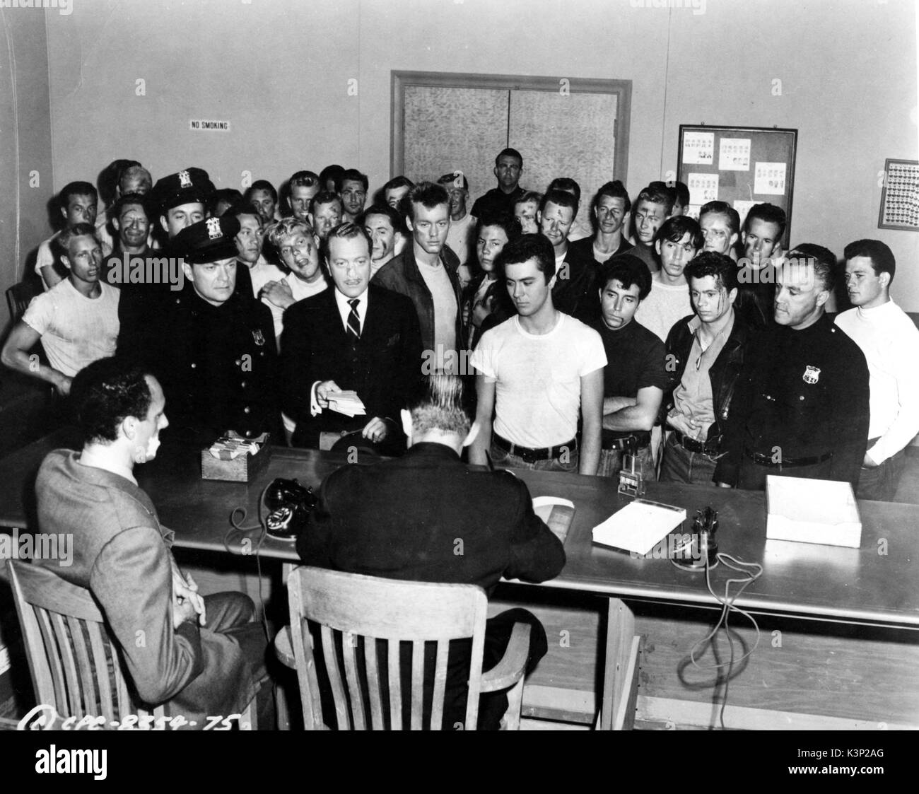 RUMBLE sulle banchine [US 1956] JAMES DARREN [center T-shirt bianco]] Data: 1956 Foto Stock