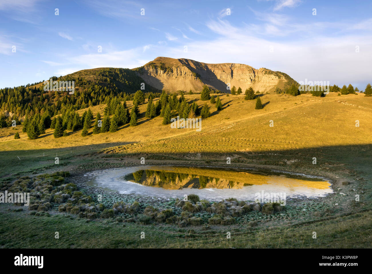 L'Europa, Italia, Trentino Alto Adige, Trento distretto, Val di Non. Monte Peller e il lago di vipere Foto Stock