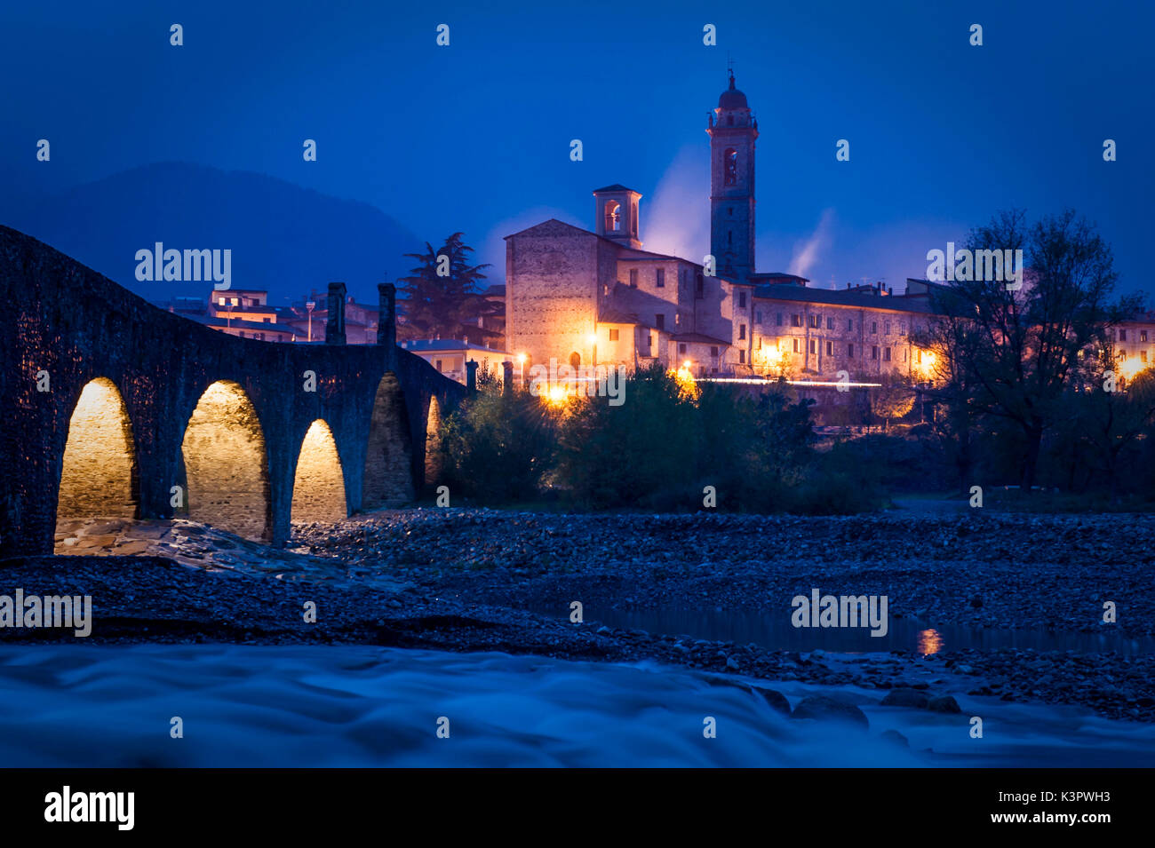 Bobbio, Val Trebbia, Piacenza, Emilia Romagna, Italia. La piccola città vicino fiume Trebbia. Foto Stock