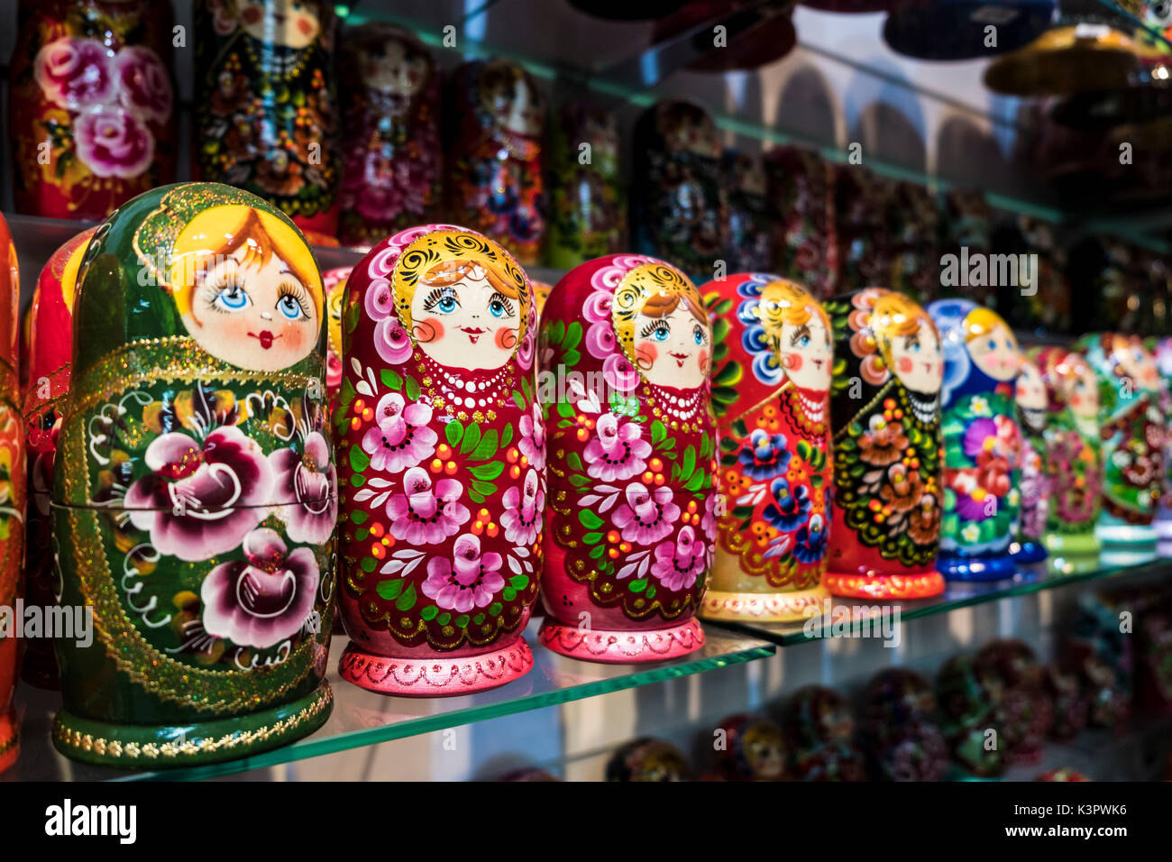 San Pietroburgo, Russia, Eurasia. Matrioska bambole sono il più popolare negozio di souvenir dalla Russia. Foto Stock