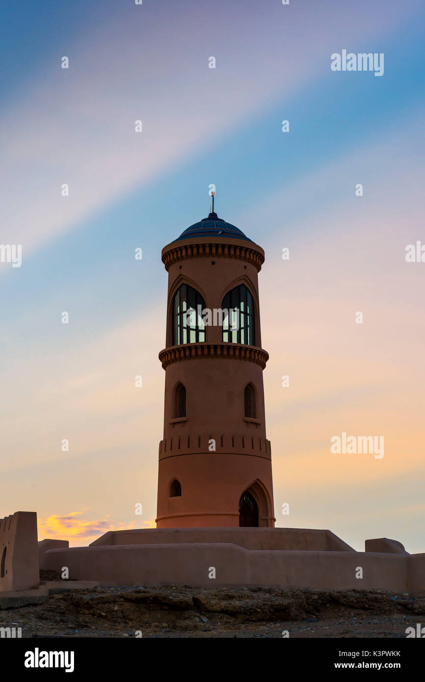 Sur, Ash Sharqiyah Regione , il sultanato di Oman, Medio Oriente. Faro. Foto Stock