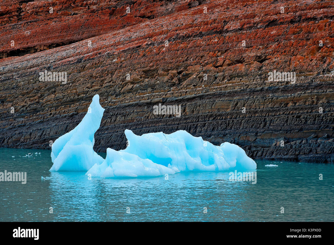 Lago Argentino, parco nazionale Los Glaciares, Patagonia, Argentina, Sud America. Piccolo iceberg. Foto Stock