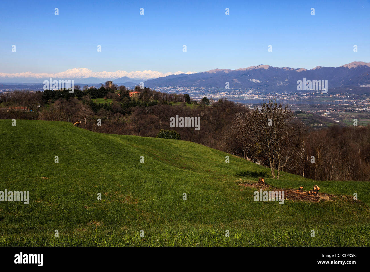 Vista sulla Brianza dal Colle Brianza, provincia di Lecco, Italia Foto  stock - Alamy