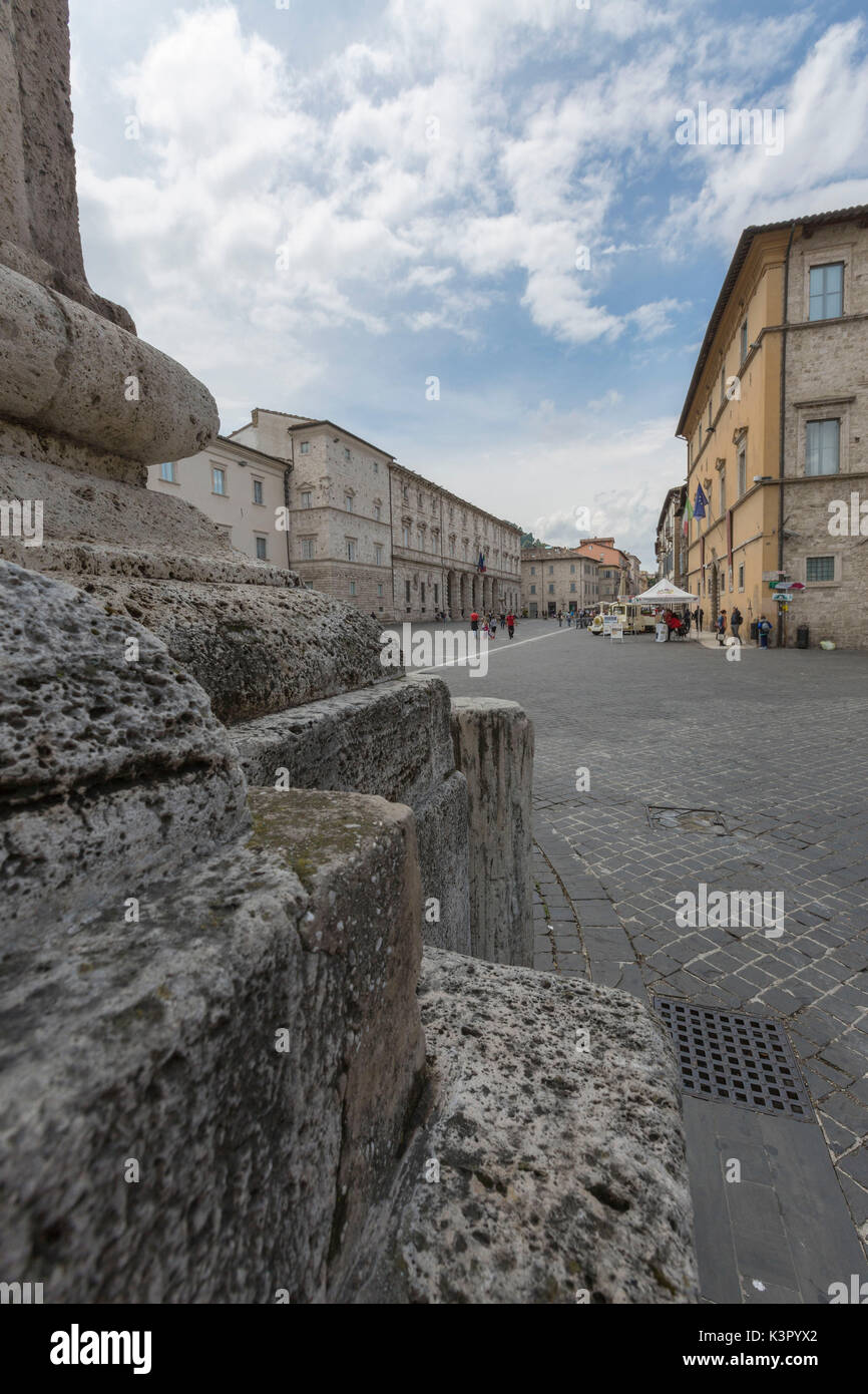 Piazza Storica e gli antichi edifici Ascoli Piceno Marche Italia Europa Foto Stock
