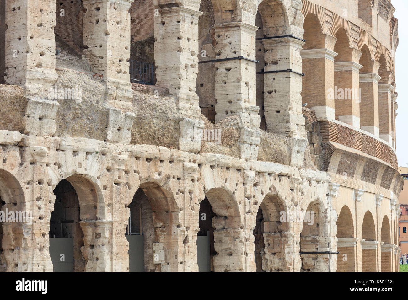 I dettagli architettonici dell' antico edificio del Colosseo il più grande anfiteatro mai costruito Roma Lazio Italia Europa Foto Stock