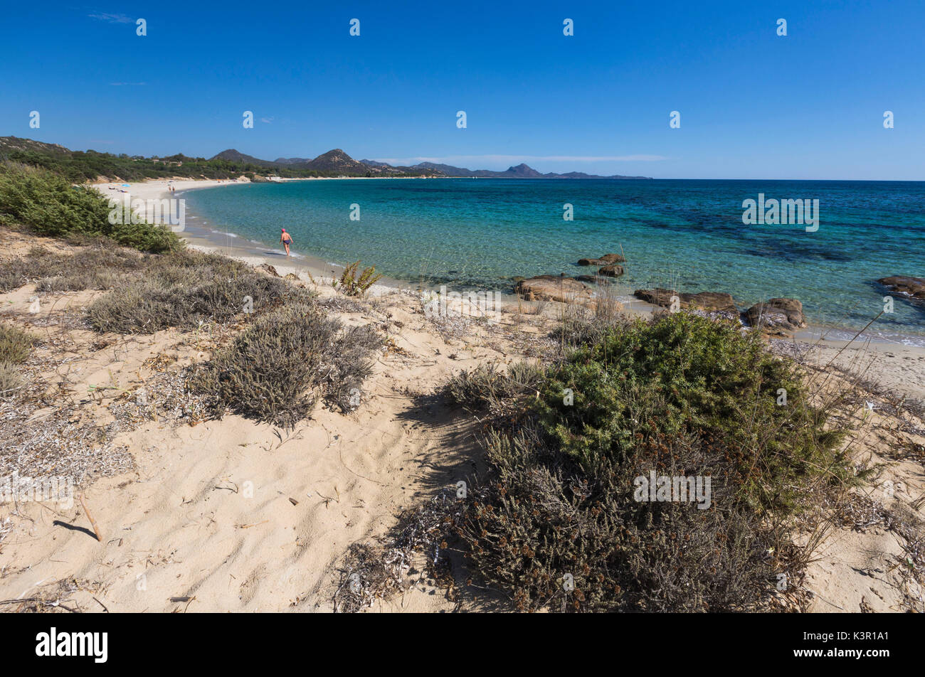 Il Cristallo Acque Turchesi Del Mare Incornicia La Spiaggia
