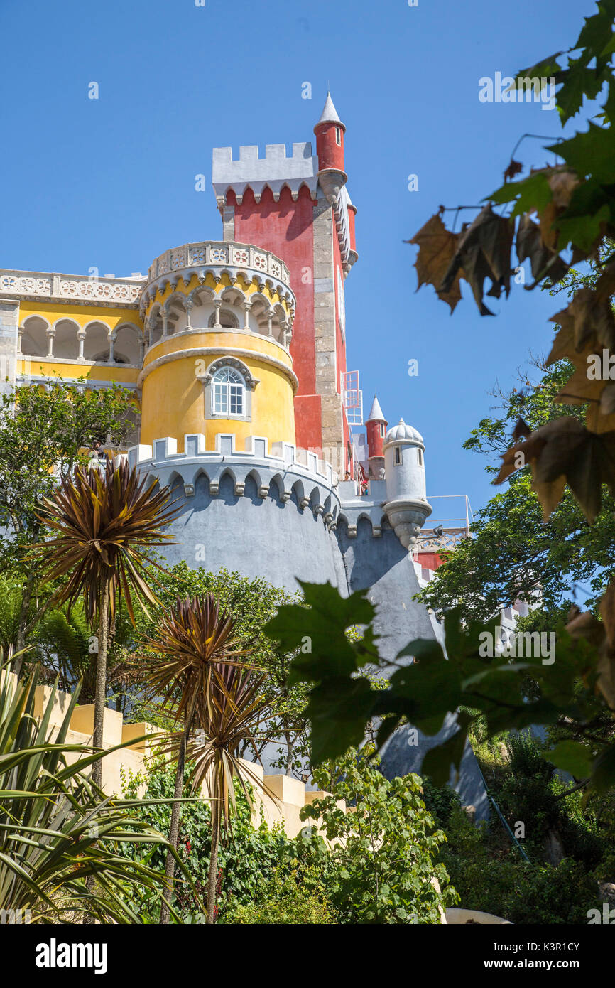 I colori e la decorazione del castello romanticist Palácio da Pena São Pedro de Penaferrim Sintra distretto di Lisbona Portogallo Europa Foto Stock