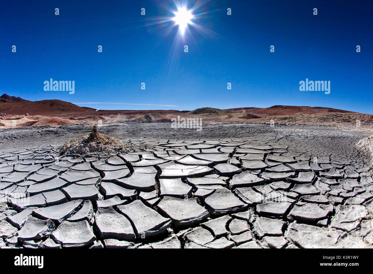 Essiccato pozza nel altiplano dalla Laguna Colorada nell'Reserva Nacional de fauna Andina Eduardo Avaroa, Sud Lipez, Bolivia Foto Stock