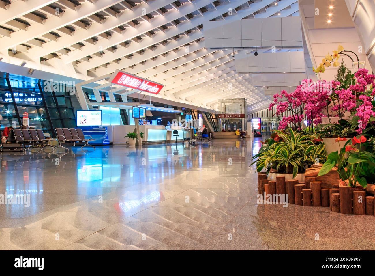 Taipei, Taiwan. Interno dell'Aeroporto Internazionale Taoyuan di Taiwan, l'aeroporto più trafficato del paese e il principale hub internazionale per la China Airlines e EVA AIR. Foto Stock