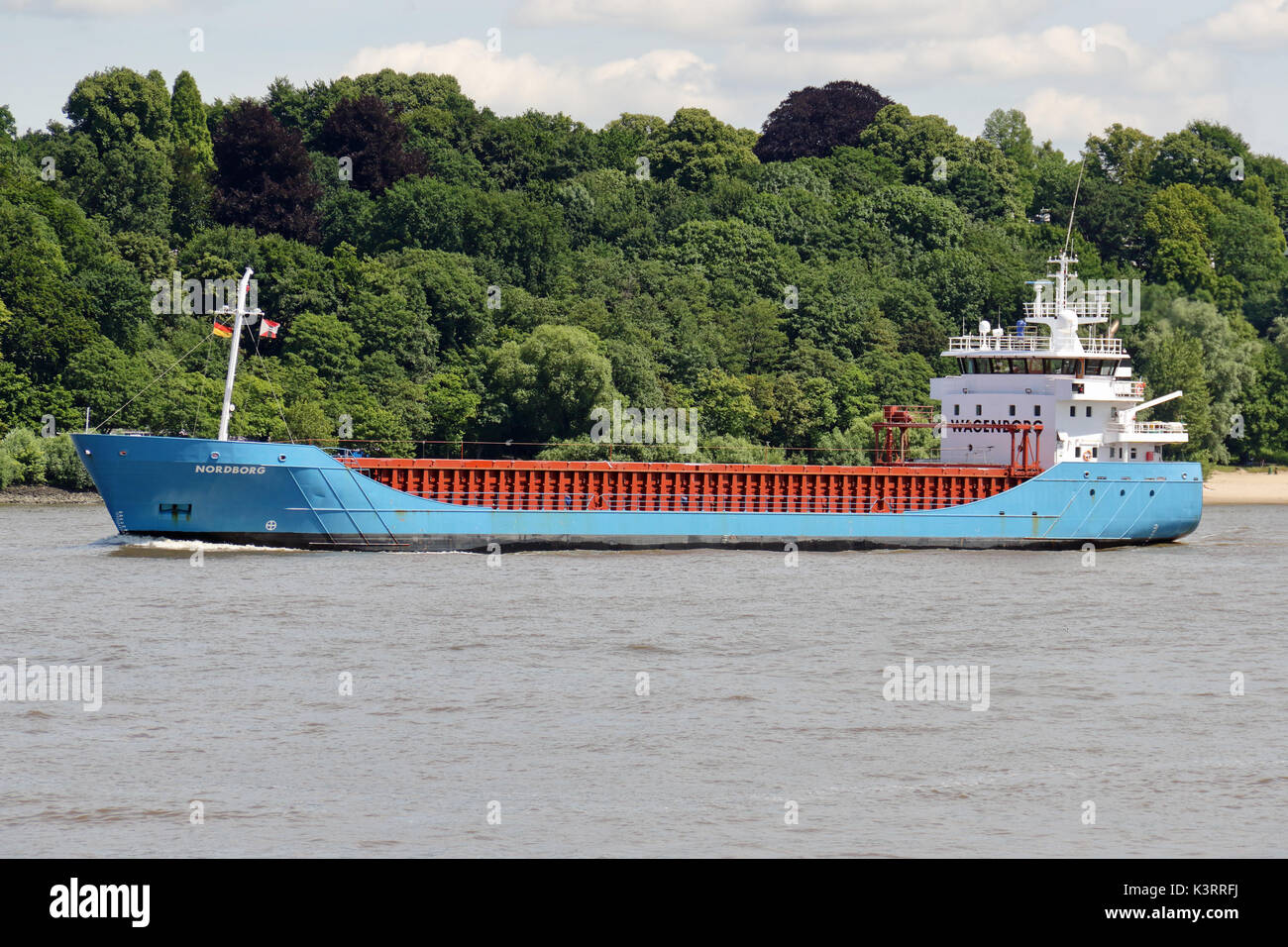 La nave cargo Nordborg lascia il porto di Amburgo. Foto Stock