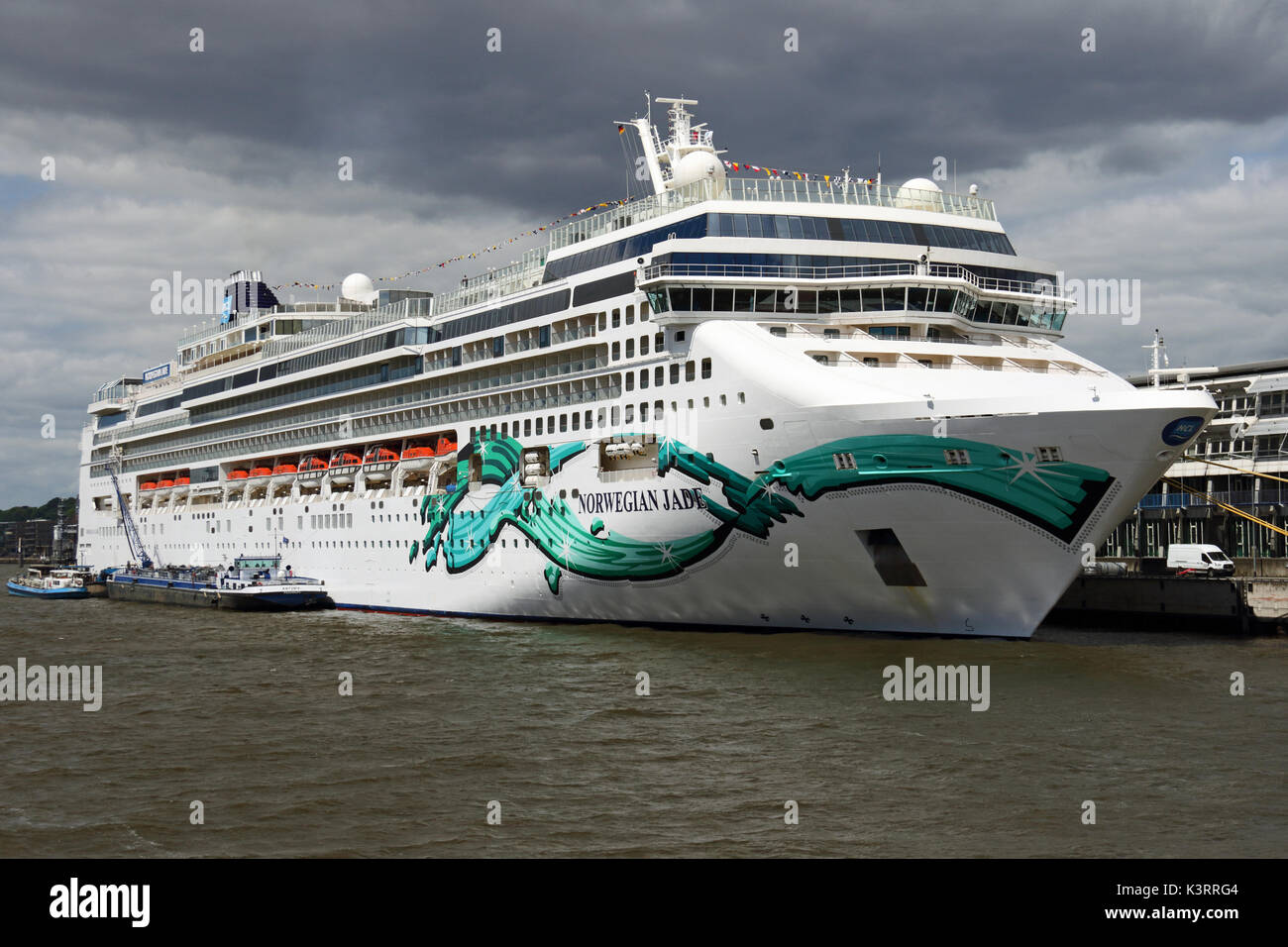 La nave da crociera Jade norvegese si trova nel porto di Amburgo. Foto Stock