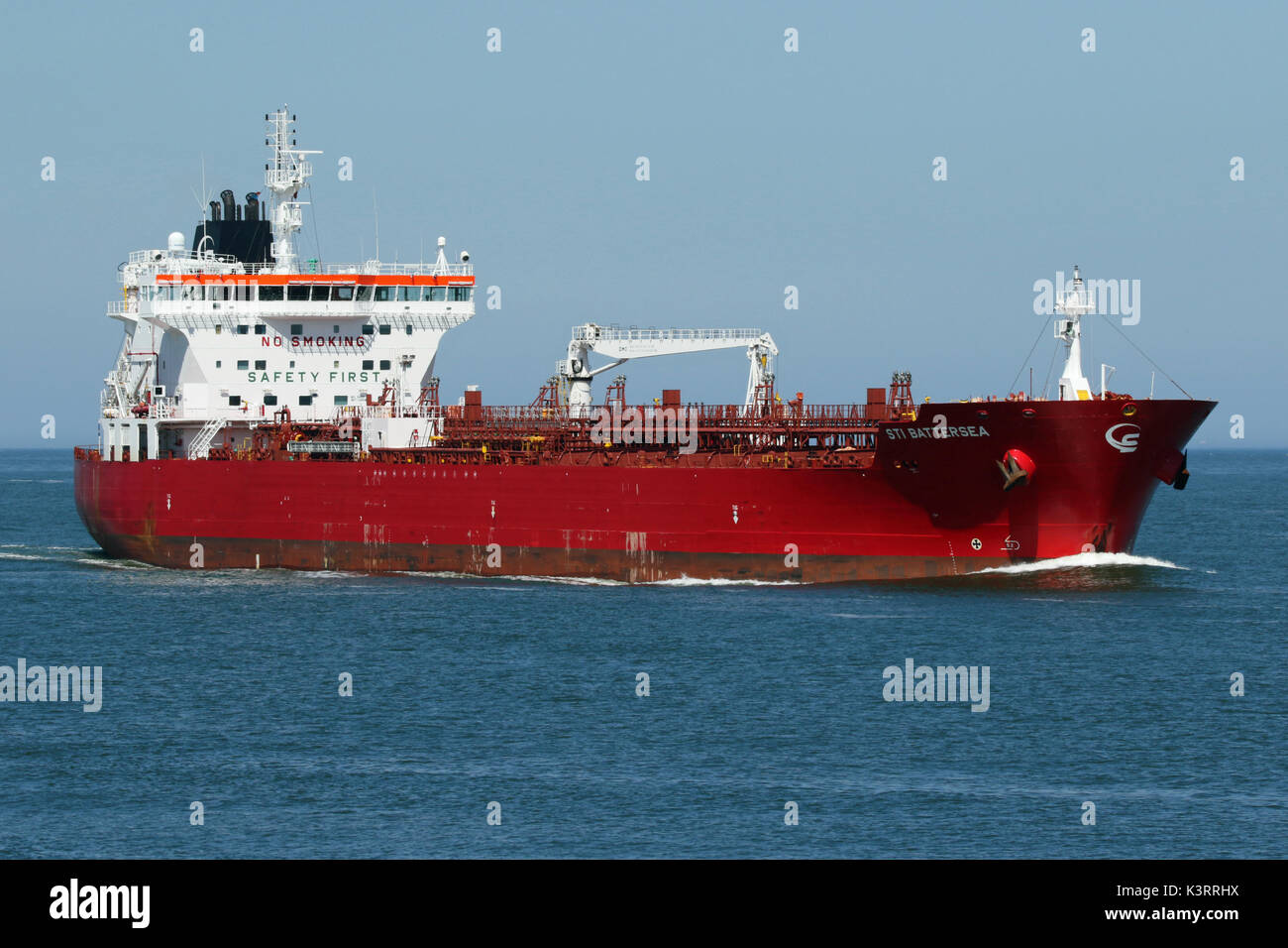 La petroliera batterdea sti entra nel porto di Rotterdam. Foto Stock
