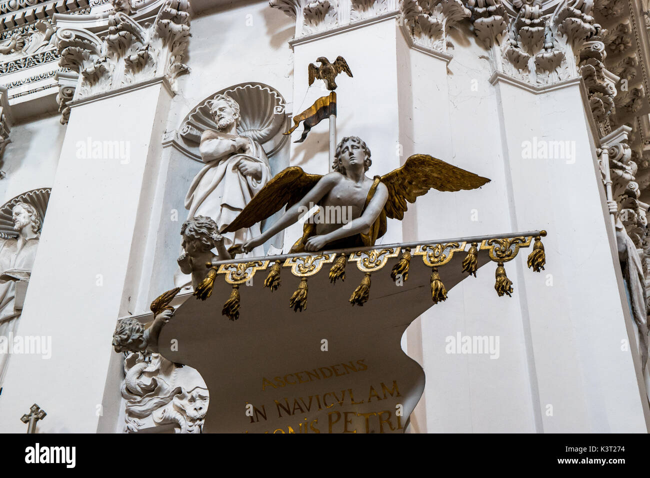 Pulpito, San Pietro e Paolo Chiesa di Vilnius, Lituania. Foto Stock