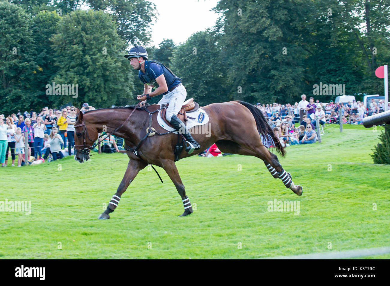 Peterborough, Stamford, Regno Unito 02Sep, 2017 Tim prezzo (più alta piazzata overseas pilota) per la Nuova Zelanda rides Ringwood Sky Boy Credito: Lovelylight/Alamy Live News Foto Stock