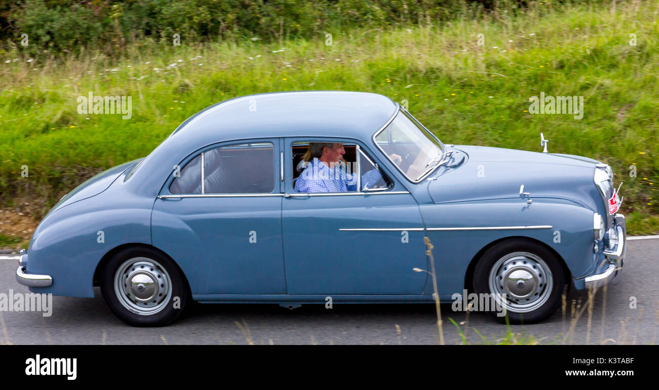 Eastbourne, east sussex, Regno Unito. 3 Sep, 2017. mg e sprite i proprietari di auto prendere parte al South Downs esegui. Questo non competitiva inizia la trasmissione da bury collina vicino a Arundel. Il percorso segue la scenic costa sud di Sussex tra cui il bellissimo beachy head scogliere, prima di arrivare alla famosa località balneare di Eastbourne, east sussex. Credito: Alan fraser Foto Stock