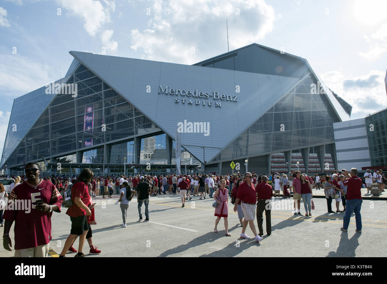 Atlanta, GA, Stati Uniti d'America. 2 Sep, 2017. Atlanta è di nuovo Mercedes-Benz Stadium, con il weekend della Festa del Lavoro-Pulcino-fil-di un calcio di inizio gioco tra università di Alabama e Florida State University. Credito: Robin Rayne Nelson/ZUMA filo/Alamy Live News Foto Stock