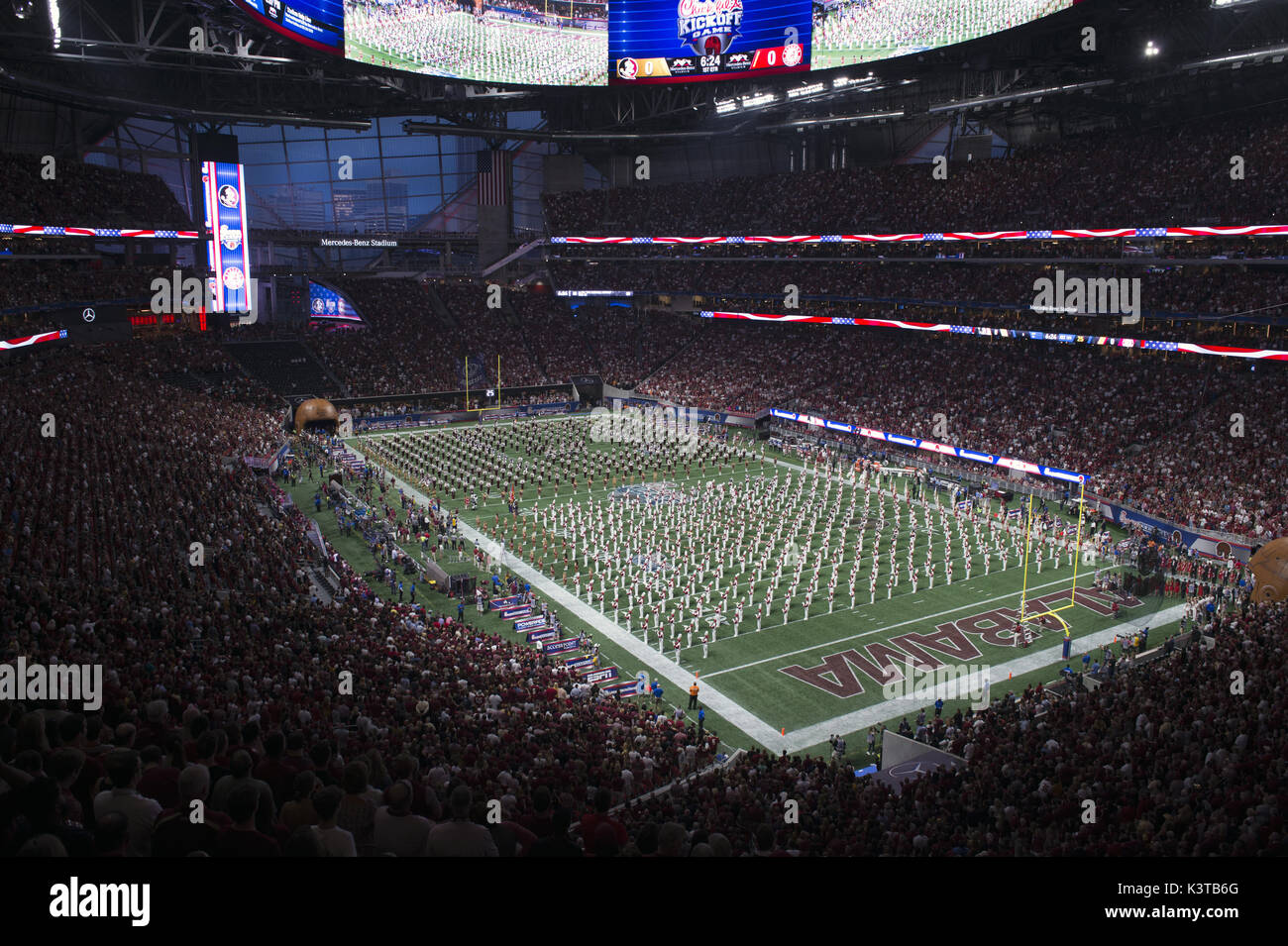 Atlanta, GA, Stati Uniti d'America. 2 Sep, 2017. Atlanta è di nuovo Mercedes-Benz Stadium, con il weekend della Festa del Lavoro-Pulcino-fil-di un calcio di inizio gioco tra università di Alabama e Florida State University. Credito: Robin Rayne Nelson/ZUMA filo/Alamy Live News Foto Stock
