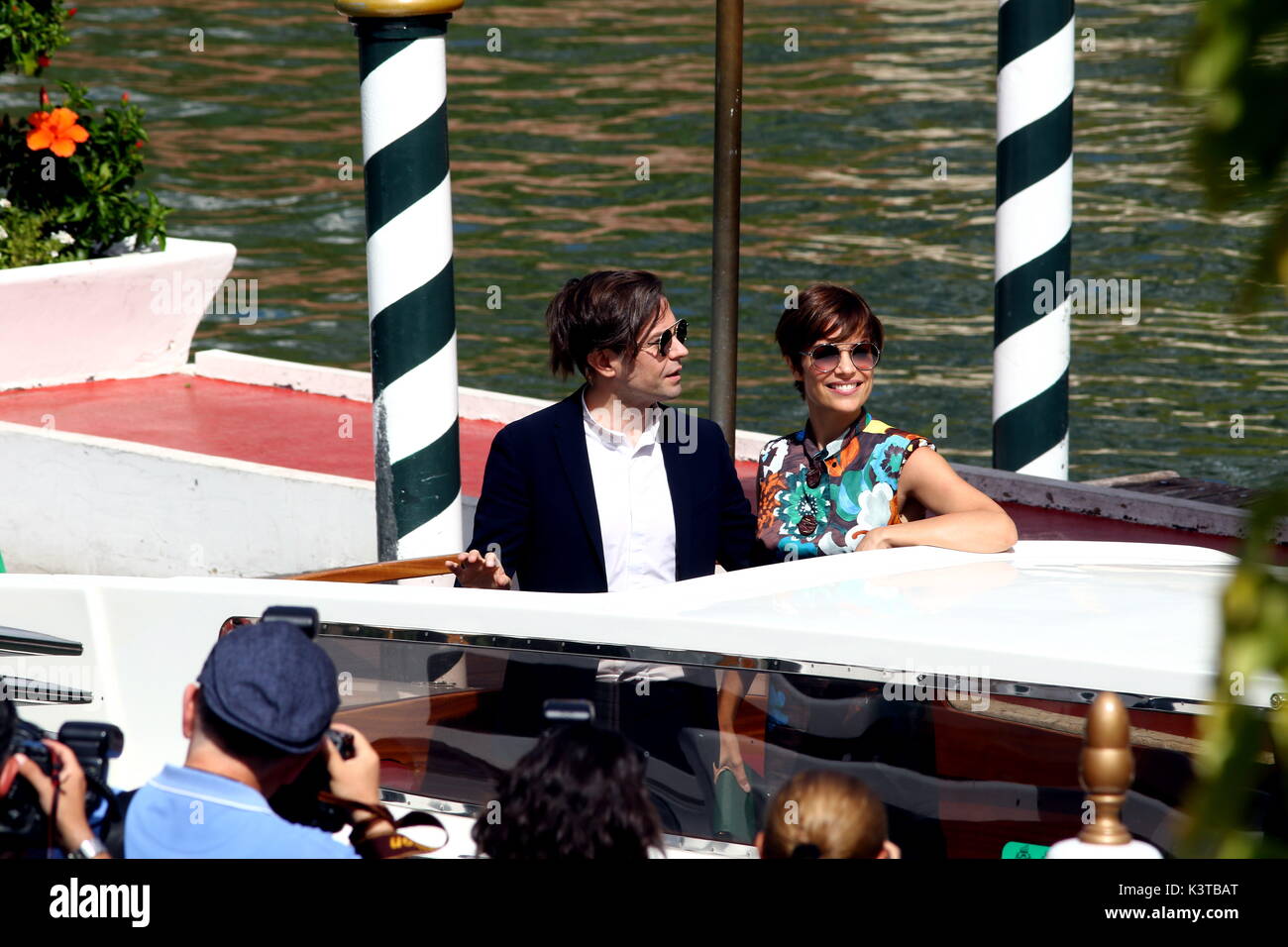 Venezia, Italia. 3 Sep, 2017. Sebastiano Riso (L) e Micaela Ramazzotti (R) è visto durante la 74a Venezia Festival Internazionale del Cinema al Lido di Venezia il 3 settembre, 2017. Credito: Andrea Spinelli/Alamy Live News Foto Stock