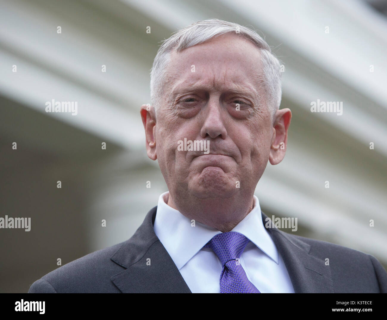 Stati Uniti il Segretario della Difesa James Mattis fa una dichiarazione su una possibile risposta militare alla Casa Bianca di Washington, DC sul recente Corea del Nord lancio di missili, 3 settembre 2017. Credito: Chris Kleponis/Piscina via CNP /MediaPunch Foto Stock