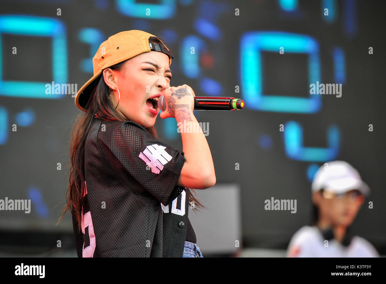 Chengdu, cinese della provincia di Sichuan. 2 Sep, 2017. Hip-hop cantante VAVA esegue al 2017 MDSK Music Festival di Chengdu, capitale del sud-ovest della Cina di provincia di Sichuan, Sett. 2, 2017. Il festival di musica, una larga scala di musica hip-hop, evento si è tenuto a Chengdu da sett. Da 2 a 3. Credito: Zhang Chaoqun/Xinhua/Alamy Live News Foto Stock