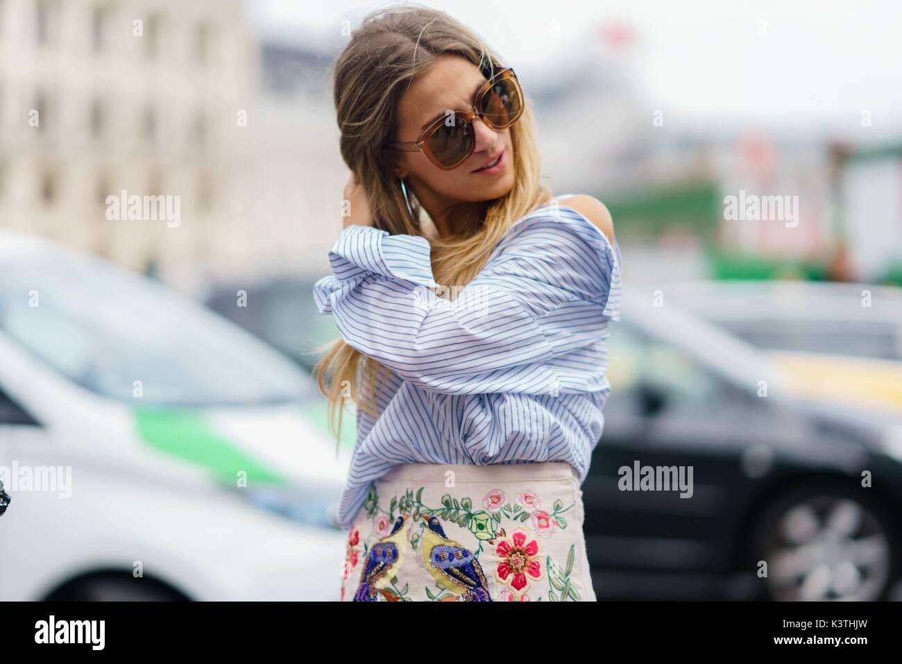 Copenhagen, Danimarca. 08 Ago, 2017. Un elegante showgoer ponendo al di fuori del Anne Giubbotto di spettacolo in pista durante il Copenhagen Fashion Week - 8 Agosto 2017 - Foto: Pista Manhattan/Grazia Lunn ***per solo uso editoriale*** | in tutto il mondo di utilizzo/dpa/Alamy Live News Foto Stock