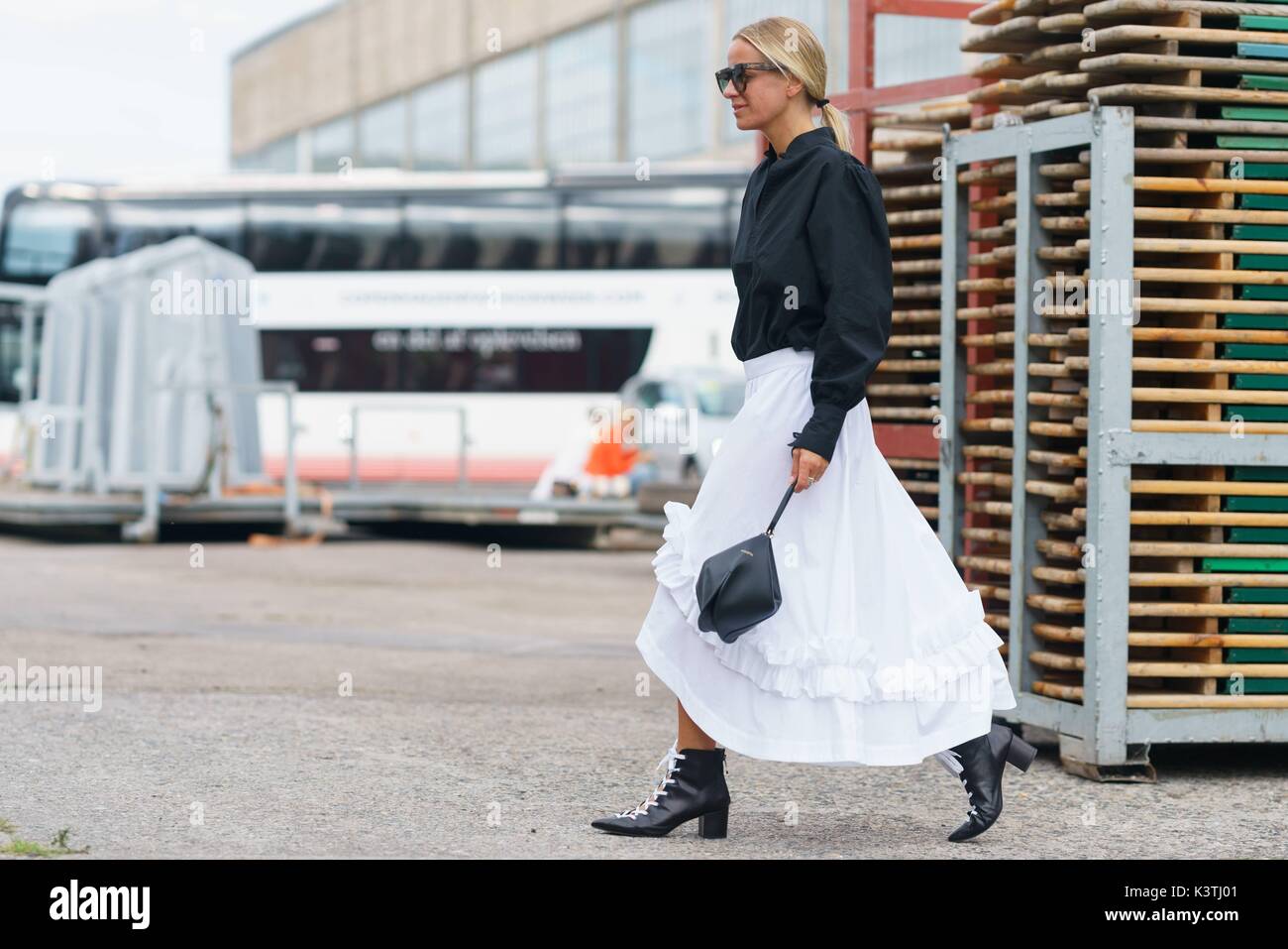 Blogger Celine Aagaard ponendo al di fuori della pista di Ganni mostra durante il Copenhagen Fashion Week - Agosto 10, 2017 - Foto: Pista Manhattan/Grazia Lunn ***per solo uso editoriale*** | Utilizzo di tutto il mondo Foto Stock