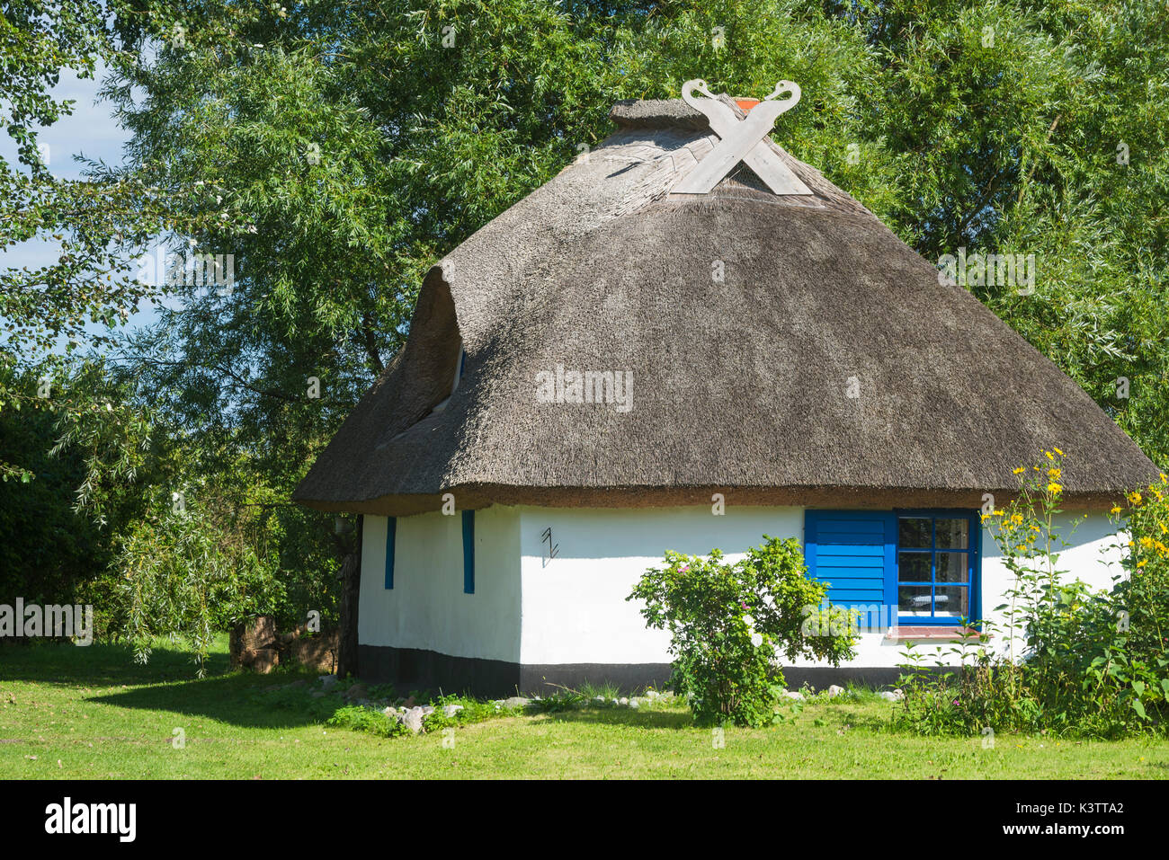 I pescatori storico cottage con tetto di paglia da 1755 a vitte sull isola di Hiddensee namen la casa della strega, mecklenburg-west pomerania, Germania Foto Stock