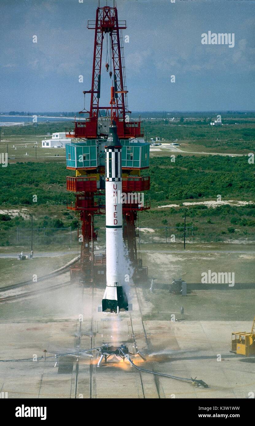 La NASA Mercury-Redstone 3 libertà 7 lanci di razzi dal Kennedy Space Center di Cape Canaveral Air Force Station con il primo astronauta americano Alan Shepard Maggio 5, 1961 in Cape Canaveral, in Florida. (Foto di Foto NASA via Planetpix) Foto Stock