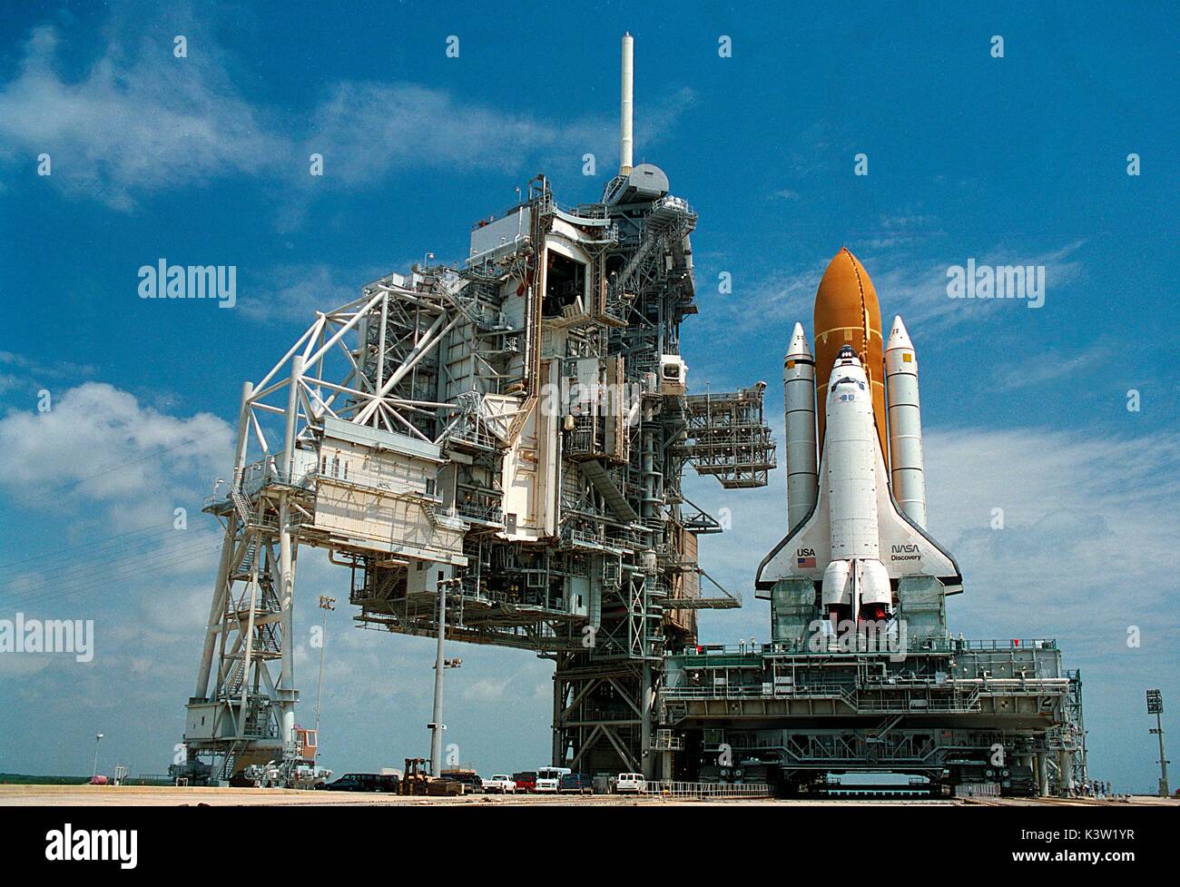 La NASA Space Shuttle Discovery si siede sulla rampa di lancio 39B al Kennedy Space Center in preparazione per la STS-70 lancio della missione Maggio 11, 1995 in Merritt Island, Florida. (Foto dalla NASA tramite Planetpix) Foto Stock