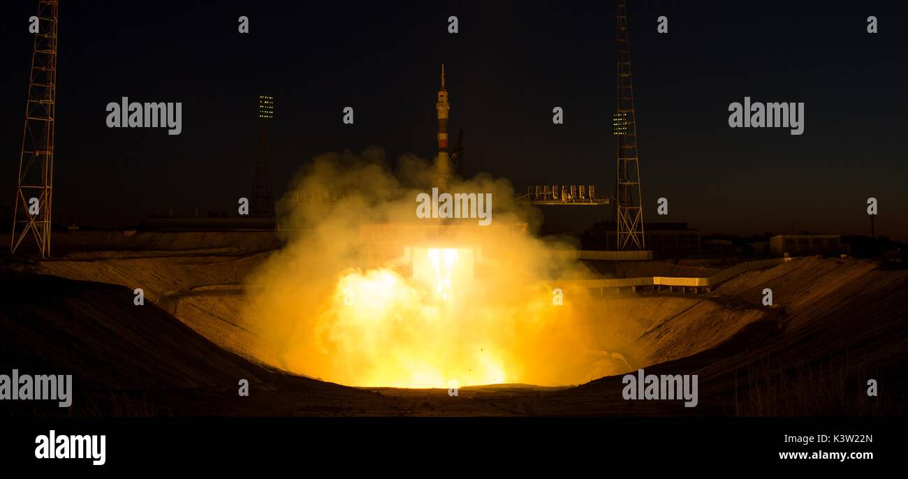 Il Soyuz MS-05 lanci spaziali per la NASA Stazione Spaziale Internazionale per la spedizione 52 presso il cosmodromo di Baikonur Luglio 28, 2017 di Baikonur in Kazakhstan. (Foto di Joel Kowsky via Planetpix) Foto Stock