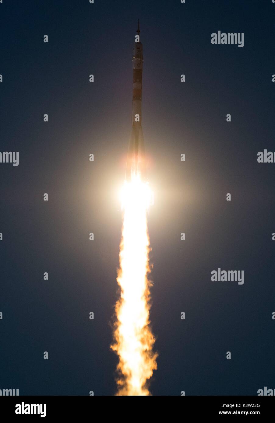 Il Soyuz MS-05 lanci spaziali per la NASA Stazione Spaziale Internazionale per la spedizione 52 presso il cosmodromo di Baikonur Luglio 28, 2017 di Baikonur in Kazakhstan. (Foto di Joel Kowsky via Planetpix) Foto Stock