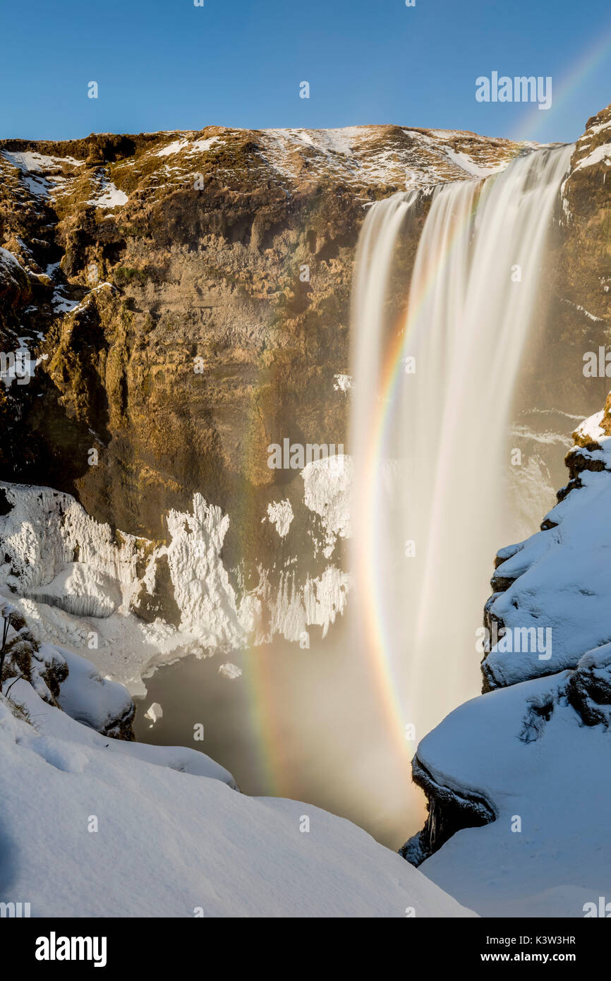 Skògafoss cascata nel periodo invernale,a sud dell'Islanda,l'Europa Foto Stock