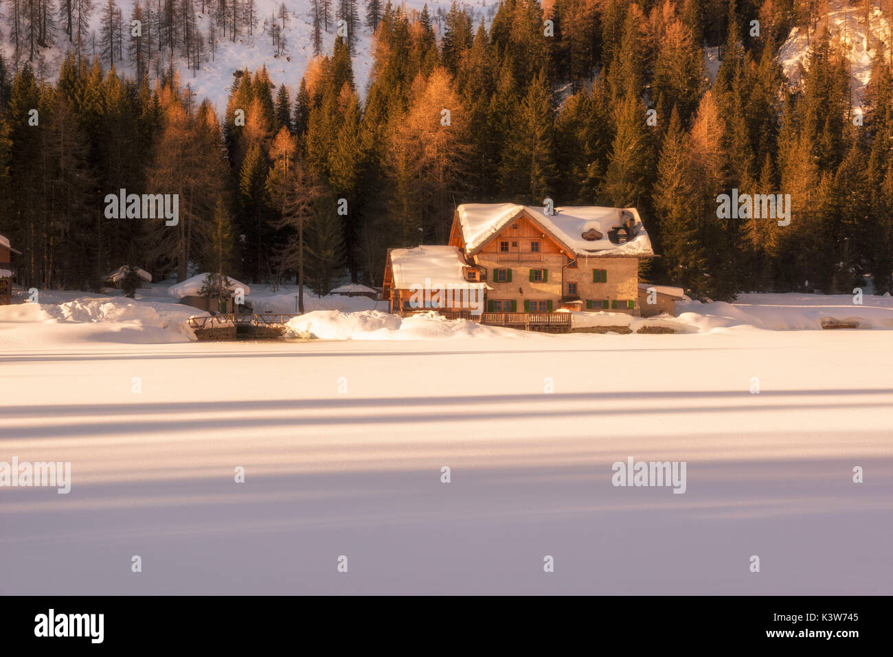 Alba sul Nambino's lake, Madonna di Campiglio, Trentino, Italia, Europa. Foto Stock