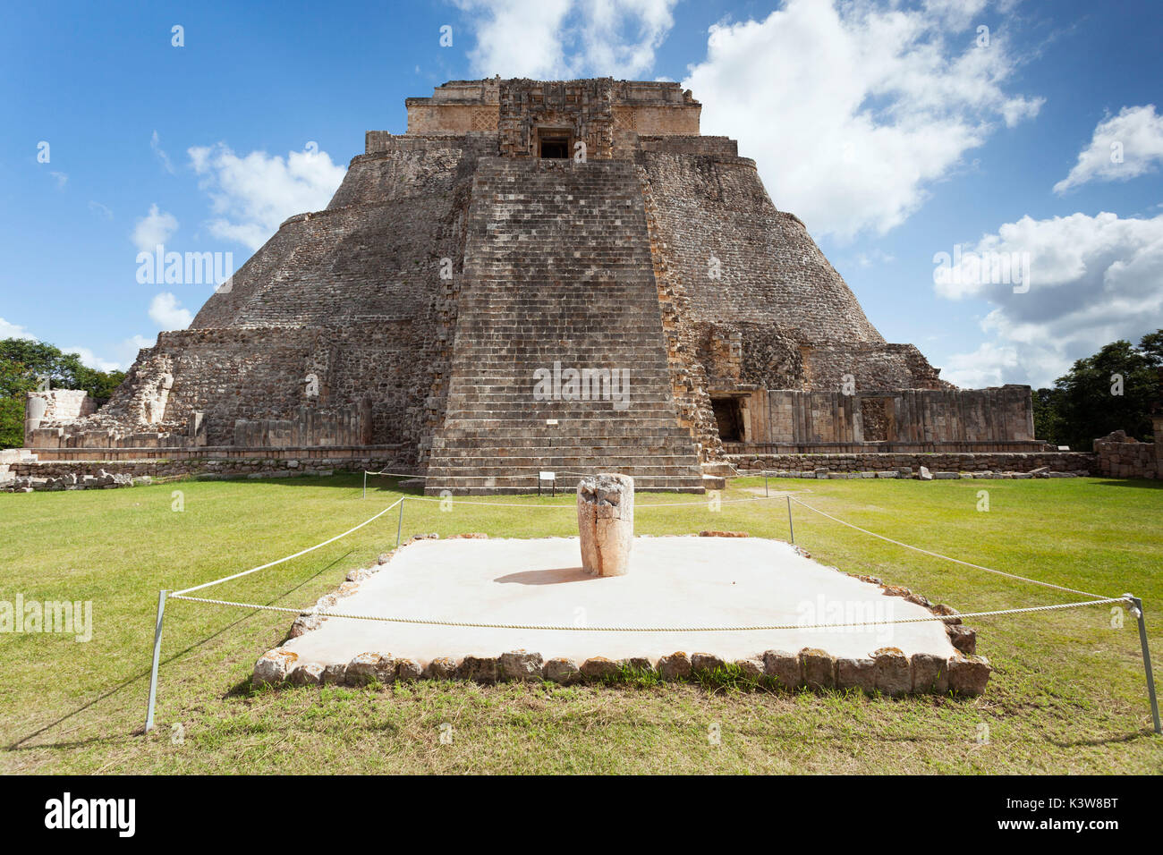 Piramide del mago, Uxmal sito archeologico, Yucatan, Messico. Foto Stock