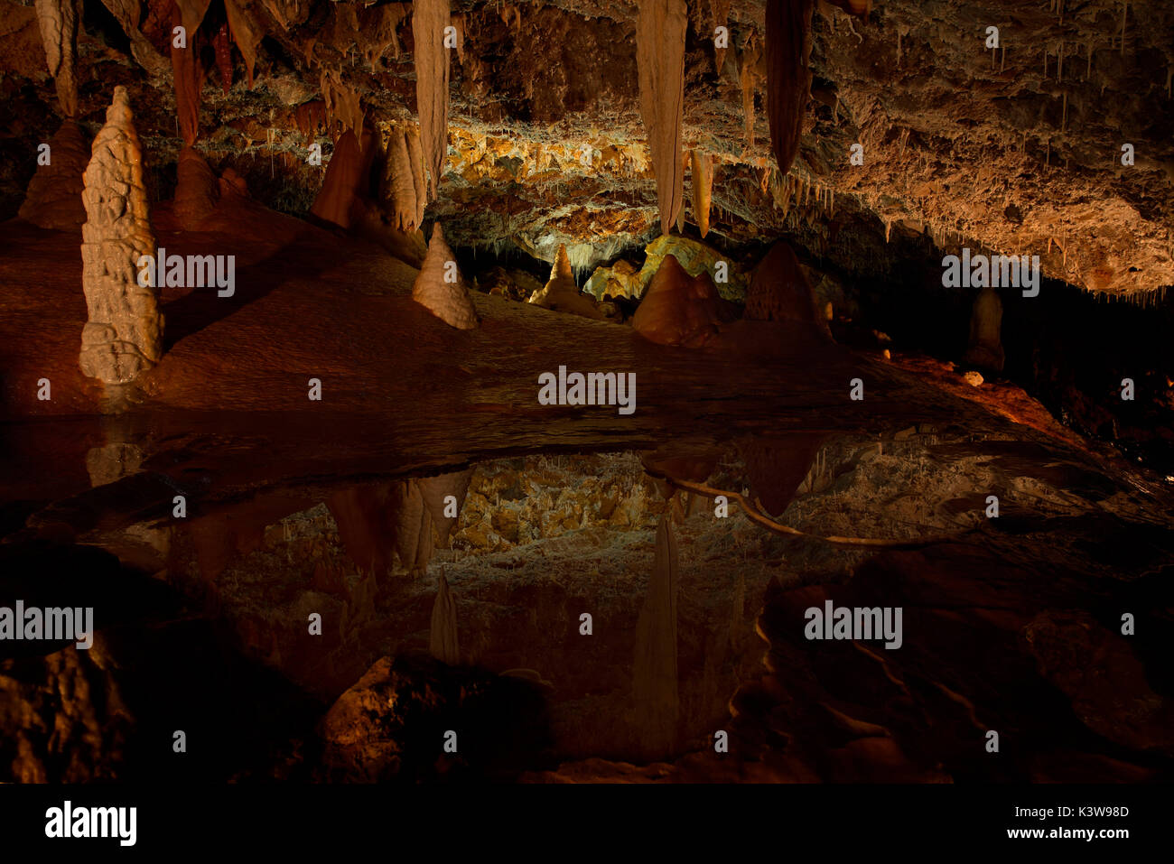 Borgio Verezzi grotta, colori e concrections Foto Stock