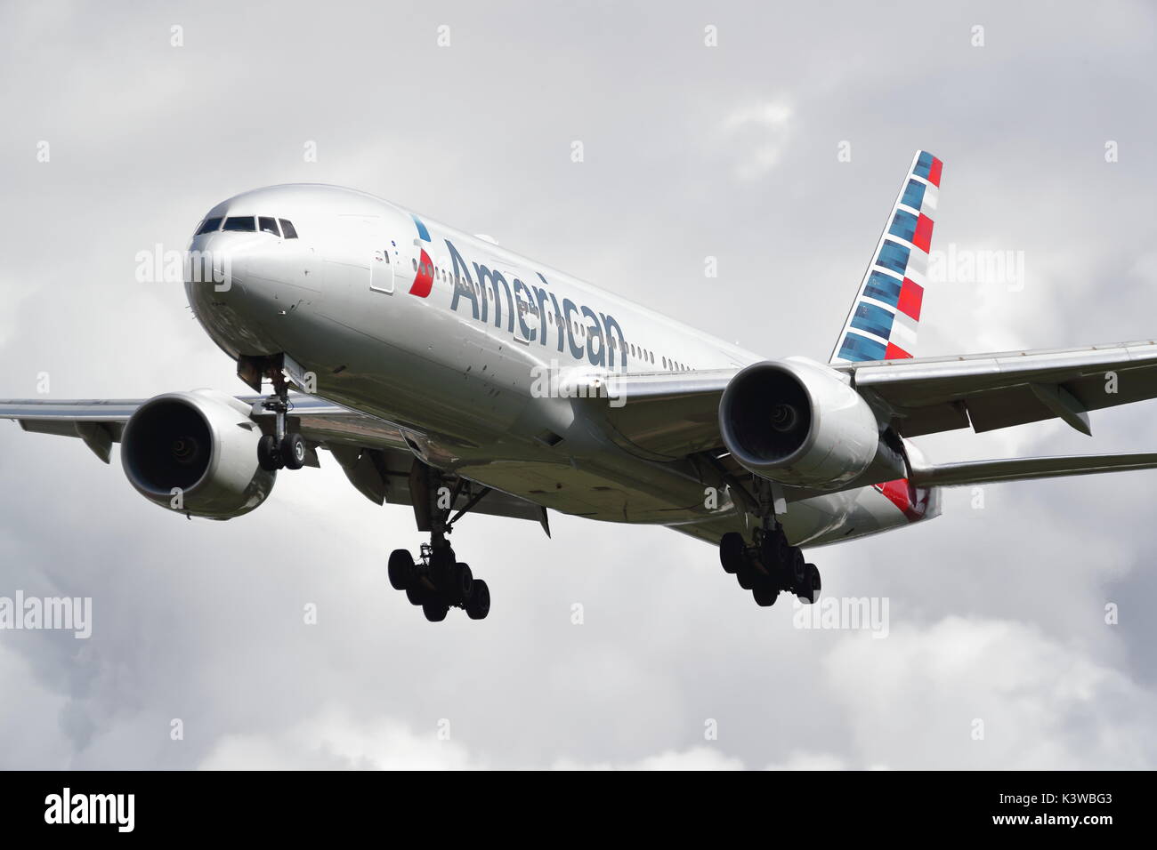American Airlines Boeing 777-200 N798un atterraggio all'Aeroporto Heathrow di Londra, Regno Unito Foto Stock